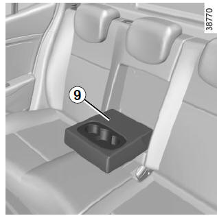 Renault Megane. Armlehne hinten mit Becherhalter