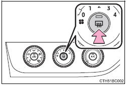 Toyota Corolla. Heckscheiben- und Außenspiegelheizung