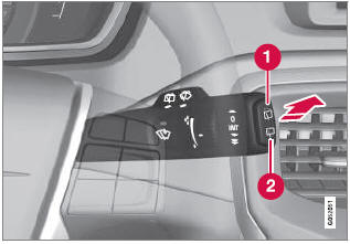 Volvo V40. Wischen und Waschen der Heckscheibe