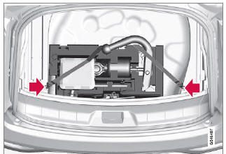 Volvo V40. Position des Reifenabdichtsatzes